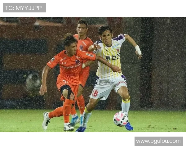 福冈黄蜂与广岛三箭激战正酣谁能在这场对决中笑到最后